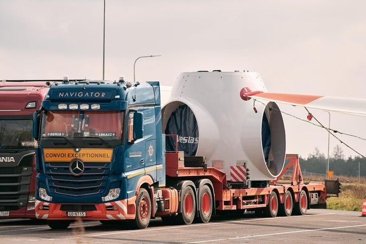 Oversized Load Transportation Explained: Heavy Haul Logistics, Specialized Transport Solutions and Industrial Applications