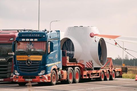 Oversized Load Transportation Explained: Heavy Haul Logistics, Specialized Transport Solutions and Industrial Applications